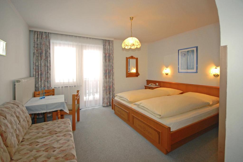 Pension Riedlsperger Saalbach-Hinterglemm Room photo