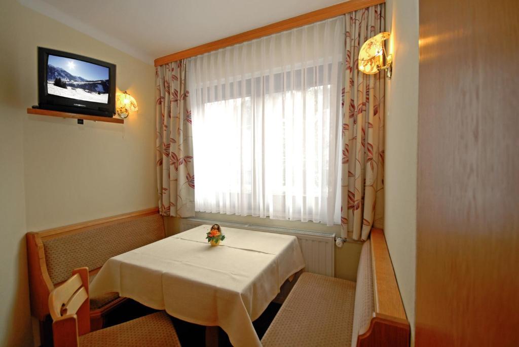 Pension Riedlsperger Saalbach-Hinterglemm Room photo