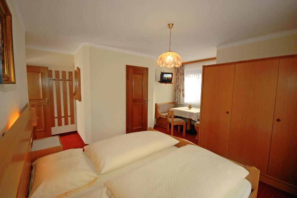 Pension Riedlsperger Saalbach-Hinterglemm Room photo