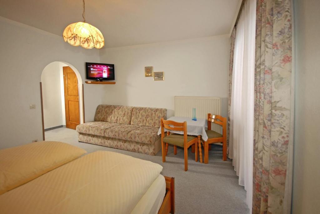 Pension Riedlsperger Saalbach-Hinterglemm Room photo