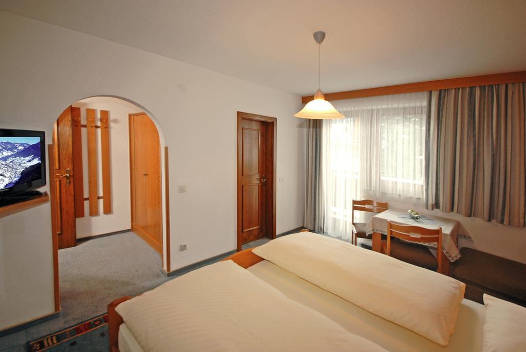 Pension Riedlsperger Saalbach-Hinterglemm Room photo